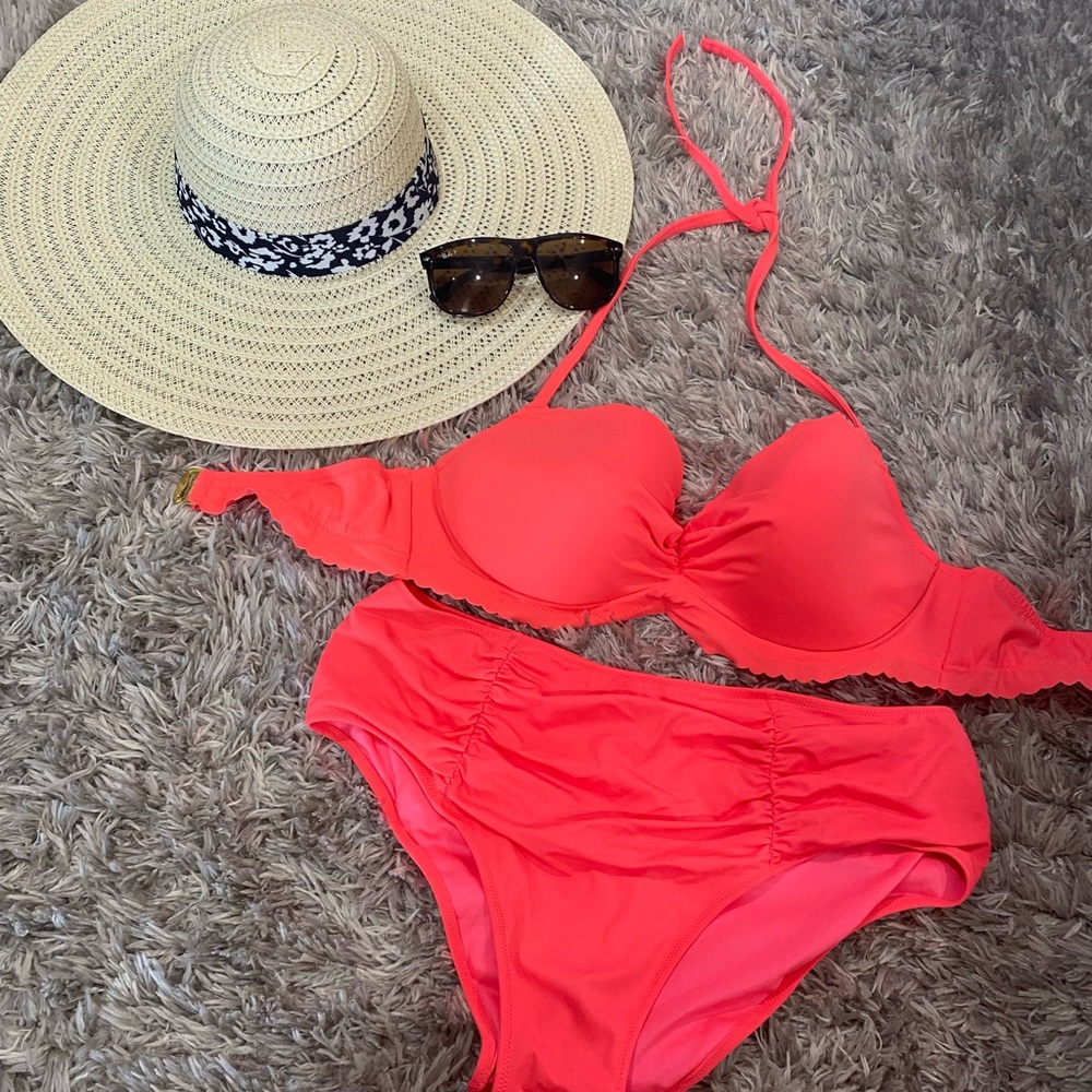 Victoria’s Secret bikini set